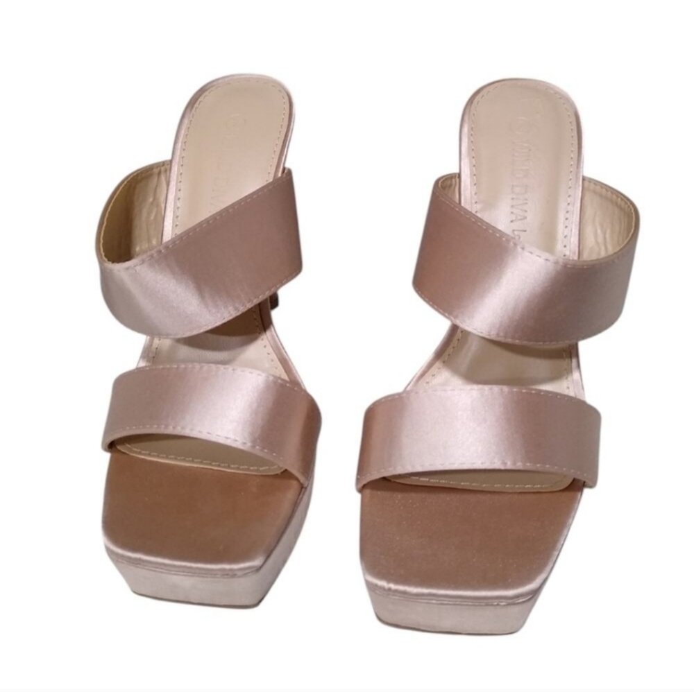 Wild Diva Cream Stiletto Heels with Platform Sole NWT - Picture 3 of 5